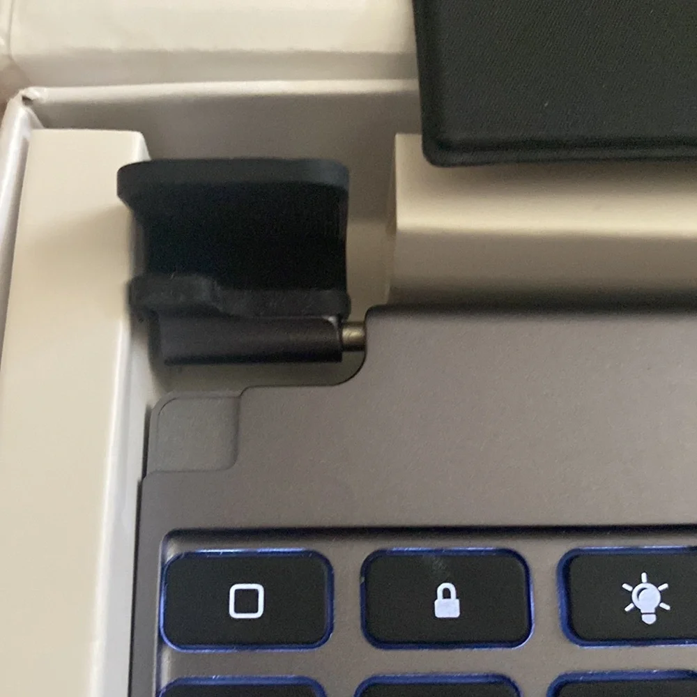 Brydge iPad 12.9 in pro keyboard with track pad